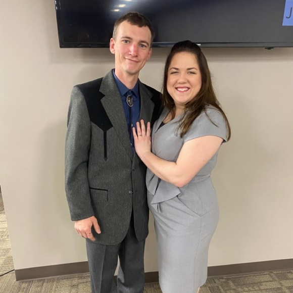 Meet your Posher, Katelyn - Picture 3 of 4